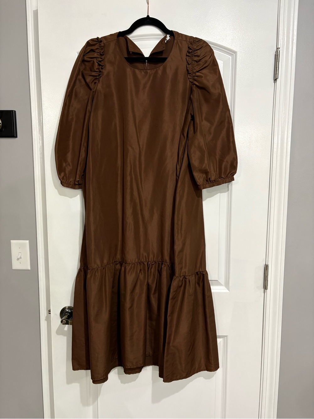 Puff-Sleeve Midi Dress in Rich Brown